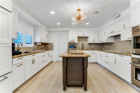 Casa en alquiler en Surfside, Florida, 4 dormitorios № 1738728 - foto 10