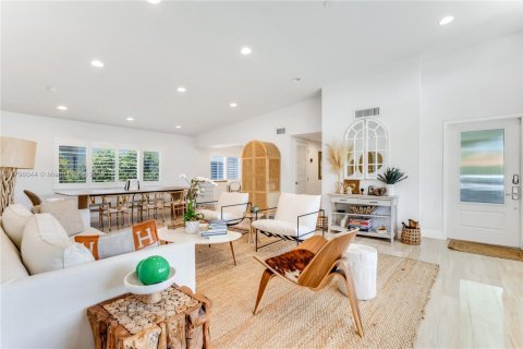Casa en alquiler en Surfside, Florida, 4 dormitorios № 1738728 - foto 6