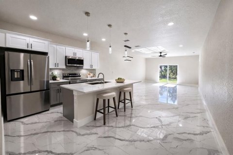 Appartement à louer à Lehigh Acres, Floride: 3 chambres, 111.48 m2 № 2105479 - photo 5