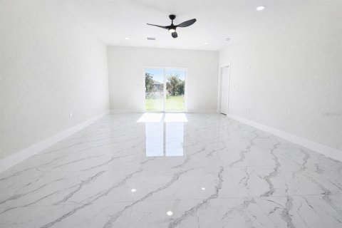 Appartement à louer à Lehigh Acres, Floride: 3 chambres, 111.48 m2 № 2105479 - photo 11