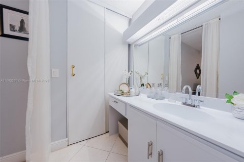 Condo in Coconut Creek, Florida, 3 bedrooms  № 1945492 - photo 21