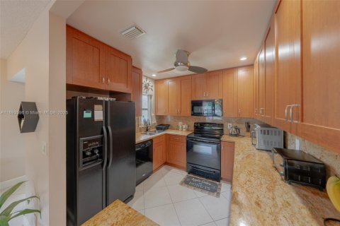 Condo in Coconut Creek, Florida, 3 bedrooms  № 1945492 - photo 9