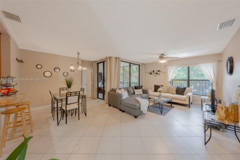 Condo in Coconut Creek, Florida, 3 bedrooms  № 1945492 - photo 6