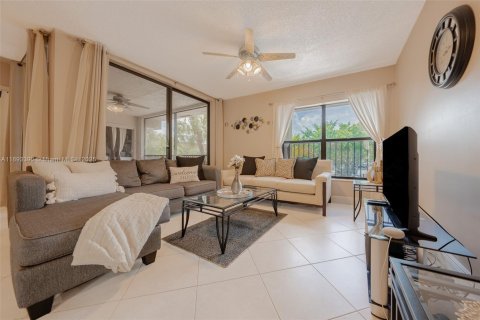 Condo in Coconut Creek, Florida, 3 bedrooms  № 1945492 - photo 10