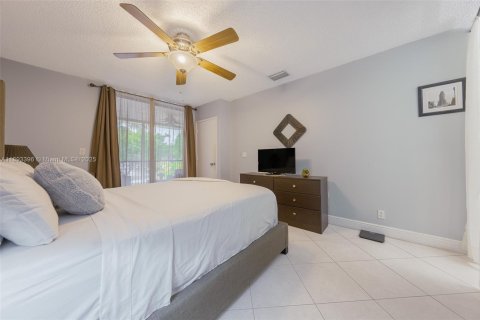 Condo in Coconut Creek, Florida, 3 bedrooms  № 1945492 - photo 17