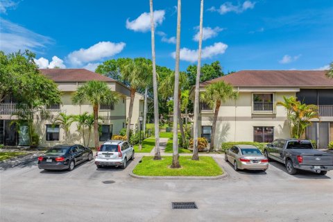 Condo in Coconut Creek, Florida, 3 bedrooms  № 1945492 - photo 2