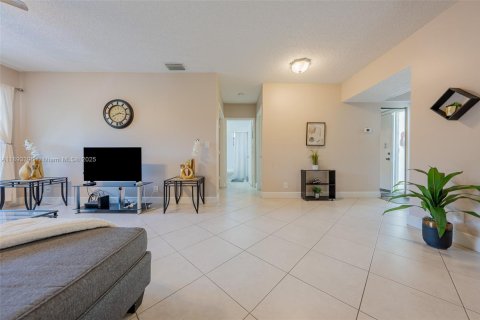 Condo in Coconut Creek, Florida, 3 bedrooms  № 1945492 - photo 12