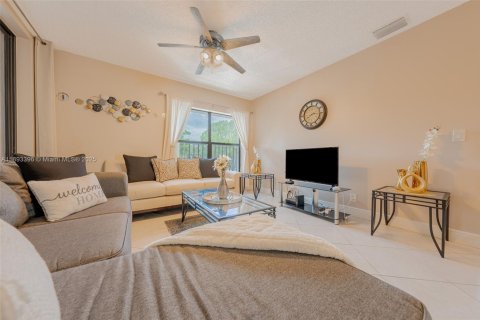 Condo in Coconut Creek, Florida, 3 bedrooms  № 1945492 - photo 11