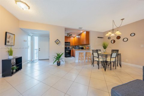Condo in Coconut Creek, Florida, 3 bedrooms  № 1945492 - photo 25