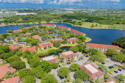 Condo in Coconut Creek, Florida, 3 bedrooms  № 1945492 - photo 5