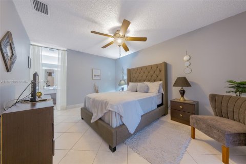 Condo in Coconut Creek, Florida, 3 bedrooms  № 1945492 - photo 15
