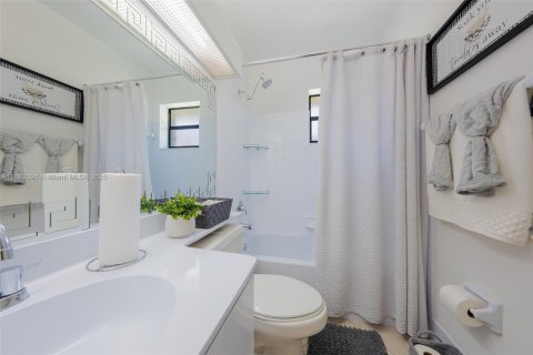 Condo in Coconut Creek, Florida, 3 bedrooms  № 1945492 - photo 30