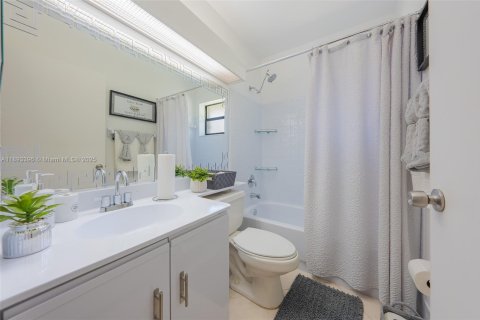 Condo in Coconut Creek, Florida, 3 bedrooms  № 1945492 - photo 29