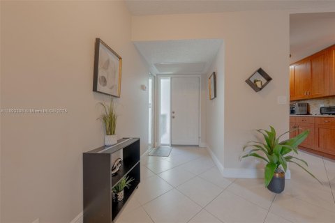 Condo in Coconut Creek, Florida, 3 bedrooms  № 1945492 - photo 7