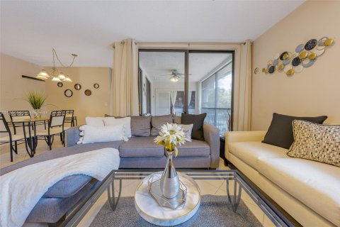 Condo in Coconut Creek, Florida, 3 bedrooms  № 1945492 - photo 14