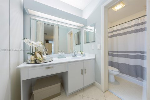 Condo in Coconut Creek, Florida, 3 bedrooms  № 1945492 - photo 18