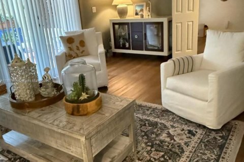 Condo in Doral, Florida, 3 bedrooms  № 1942603 - photo 11