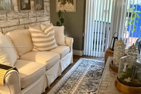 Condo in Doral, Florida, 3 bedrooms  № 1942603 - photo 10