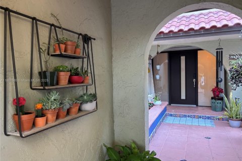 Condo in Doral, Florida, 3 bedrooms  № 1942603 - photo 3