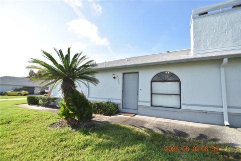 Villa ou maison à louer à Land O' Lakes, Floride: 2 chambres, 110.74 m2 № 2116988 - photo 2
