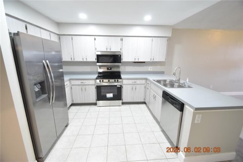 Villa ou maison à louer à Land O' Lakes, Floride: 2 chambres, 110.74 m2 № 2116988 - photo 15