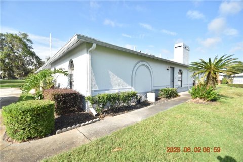 Villa ou maison à louer à Land O' Lakes, Floride: 2 chambres, 110.74 m2 № 2116988 - photo 3