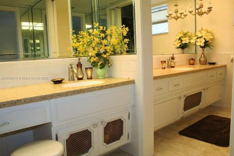 Снять в аренду виллу или дом в Форт-Лодердейл, Флорида 4 спальни, 226.68м2, № 2016010 - фото 13