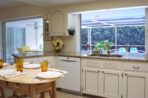 Снять в аренду виллу или дом в Форт-Лодердейл, Флорида 4 спальни, 226.68м2, № 2016010 - фото 7