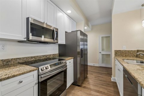 Condo in Clearwater, Florida, 2 bedrooms  № 2118092 - photo 12