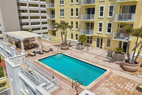 Condo in Clearwater, Florida, 2 bedrooms  № 2118092 - photo 2