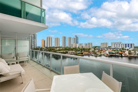 Condominio en venta en Sunny Isles Beach, Florida, 3 dormitorios, 157 m2 № 2013131 - foto 25