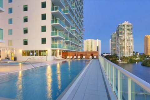 Condominio en venta en Sunny Isles Beach, Florida, 3 dormitorios, 157 m2 № 2013131 - foto 9