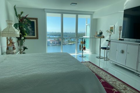 Condominio en venta en Sunny Isles Beach, Florida, 3 dormitorios, 157 m2 № 2013131 - foto 2