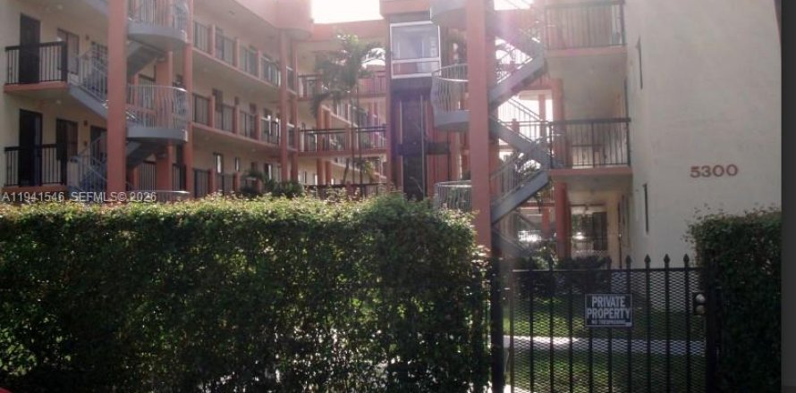 Квартира в Хайалиа, Флорида 2 спальни, 75.44м2 № 1998881