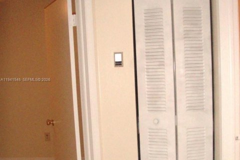 Снять в аренду квартиру в Хайалиа, Флорида 2 спальни, 75.44м2, № 1998881 - фото 6