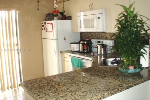 Снять в аренду квартиру в Хайалиа, Флорида 2 спальни, 75.44м2, № 1998881 - фото 5