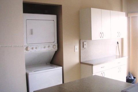 Снять в аренду квартиру в Хайалиа, Флорида 2 спальни, 75.44м2, № 1998881 - фото 7