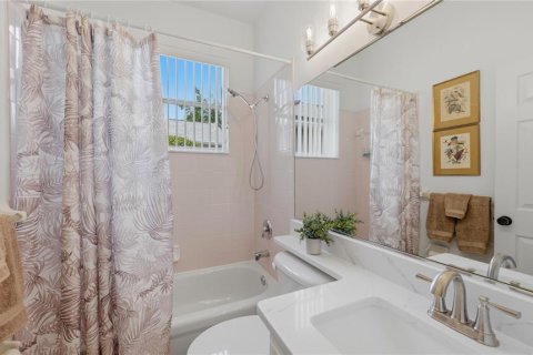 House in Lakewood Ranch, Florida 3 bedrooms, 169.36 sq.m. № 2231434 - photo 12