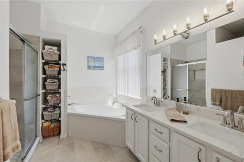 House in Lakewood Ranch, Florida 3 bedrooms, 169.36 sq.m. № 2231434 - photo 10