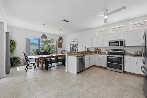 House in Lakewood Ranch, Florida 3 bedrooms, 169.36 sq.m. № 2231434 - photo 5