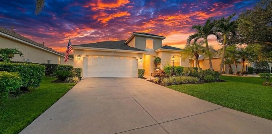 House in Lakewood Ranch, Florida 3 bedrooms, 169.36 sq.m. № 2231434