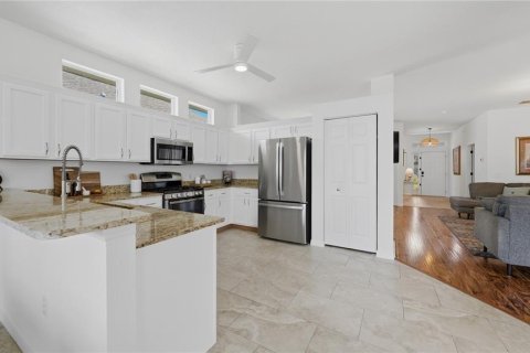 House in Lakewood Ranch, Florida 3 bedrooms, 169.36 sq.m. № 2231434 - photo 6