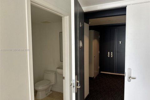 Снять в аренду кондоминиум в Майами, Флорида 2 спальни, 139.82м2, № 2145749 - фото 8