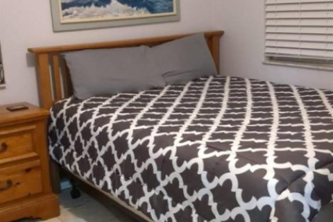 Villa ou maison à louer à Fort Pierce, Floride: 2 chambres, 84.45 m2 № 921011 - photo 1