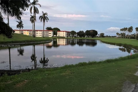 Copropriété à vendre à Pembroke Pines, Floride: 2 chambres, 108.7 m2 № 2019836 - photo 14