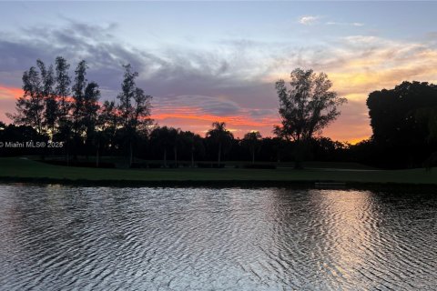 Copropriété à vendre à Pembroke Pines, Floride: 2 chambres, 108.7 m2 № 2019836 - photo 30