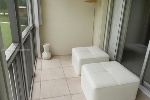 Copropriété à vendre à Pembroke Pines, Floride: 2 chambres, 108.7 m2 № 2019836 - photo 11