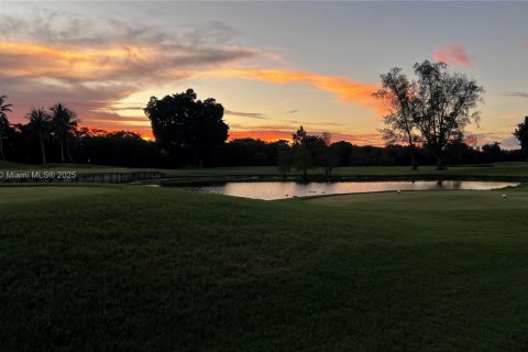 Copropriété à vendre à Pembroke Pines, Floride: 2 chambres, 108.7 m2 № 2019836 - photo 18