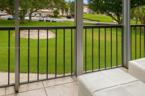 Copropriété à vendre à Pembroke Pines, Floride: 2 chambres, 108.7 m2 № 2019836 - photo 10