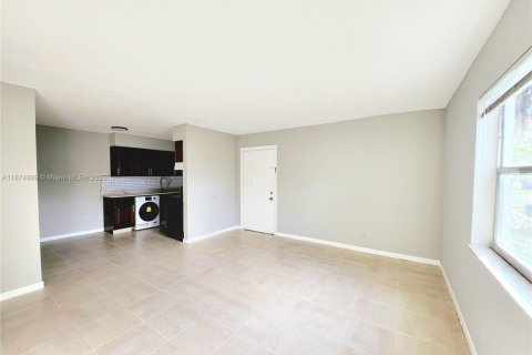 Apartamento en alquiler en Pompano Beach, Florida, 2 dormitorios, 387.87 m2 № 1928734 - foto 1